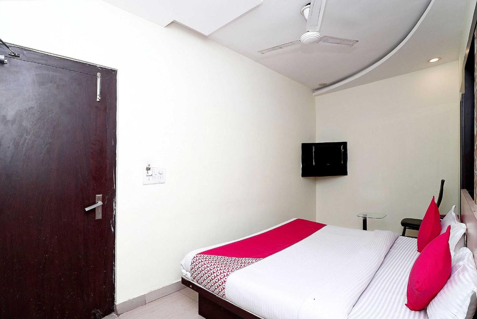 Oyo Flagship Hotel Krishna Chinhat Exterior photo