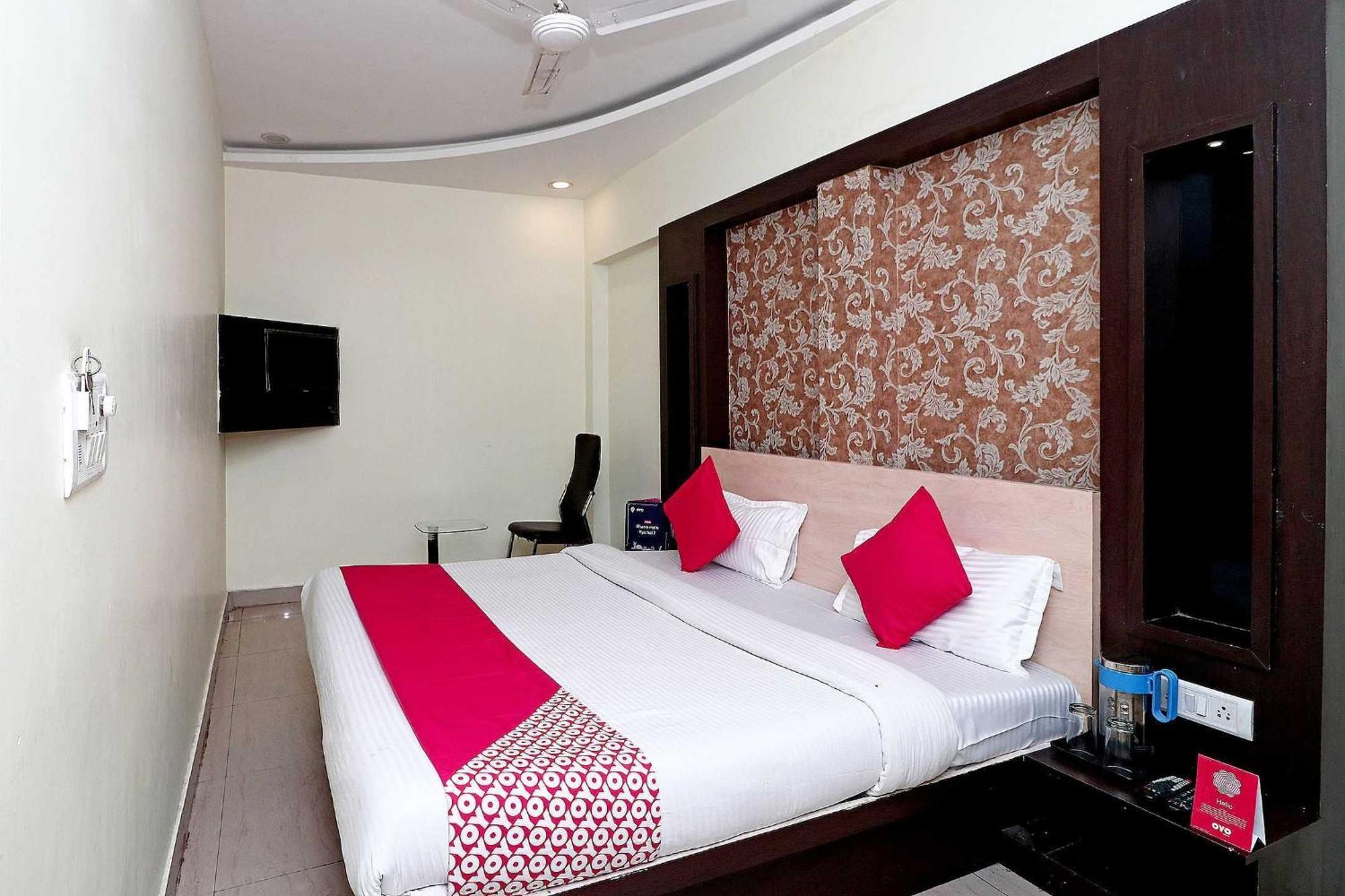 Oyo Flagship Hotel Krishna Chinhat Exterior photo