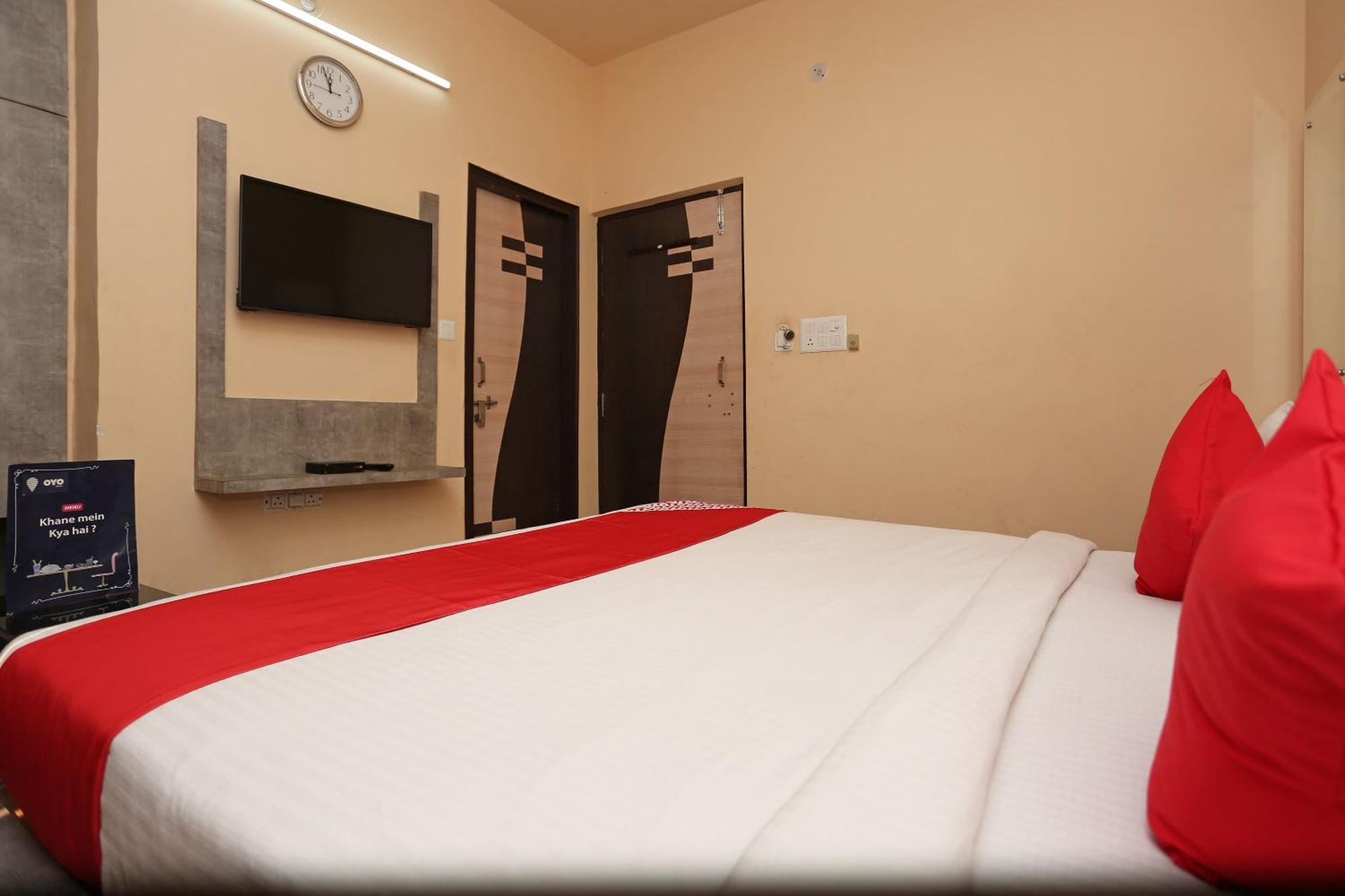 Oyo Flagship Hotel Krishna Chinhat Exterior photo