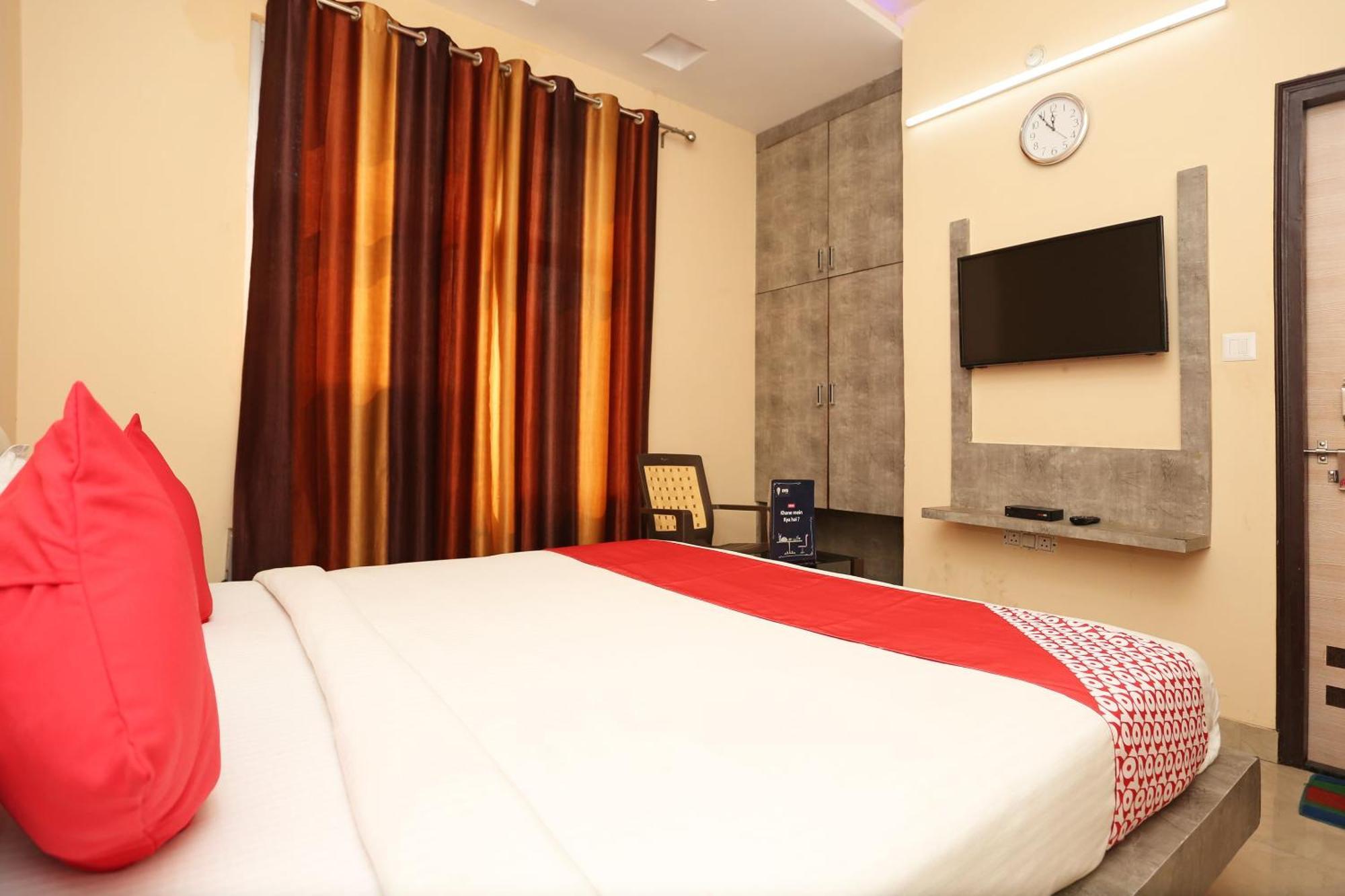 Oyo Flagship Hotel Krishna Chinhat Exterior photo