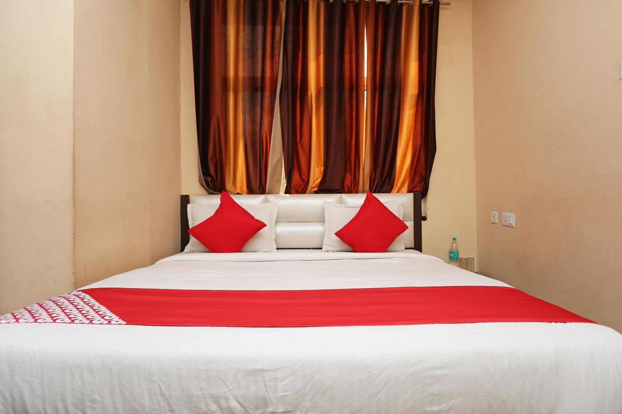 Oyo Flagship Hotel Krishna Chinhat Exterior photo